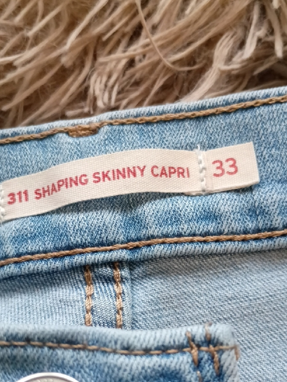 Levi's Light Blue Back Pocket Jeans cropped and comfy - Picture 3 of 5